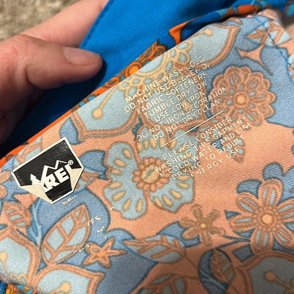 REI FLORAL BOARD SHORTS SIZE SMALL - Picture 3 of 6